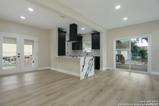 Listing photo id 3 for 207 Alvarez  1