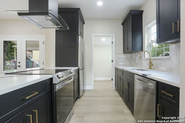 Listing photo id 4 for 207 Alvarez  1