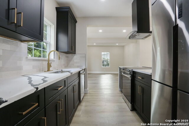 Listing photo id 5 for 207 Alvarez  1