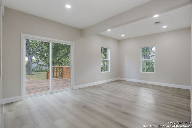 Listing photo id 6 for 207 Alvarez  1