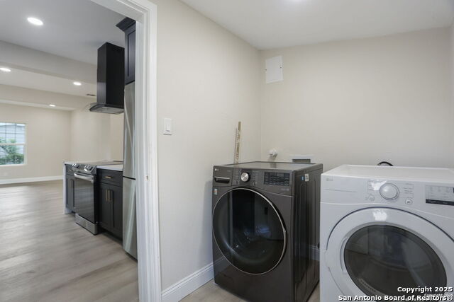 Listing photo id 7 for 207 Alvarez  1