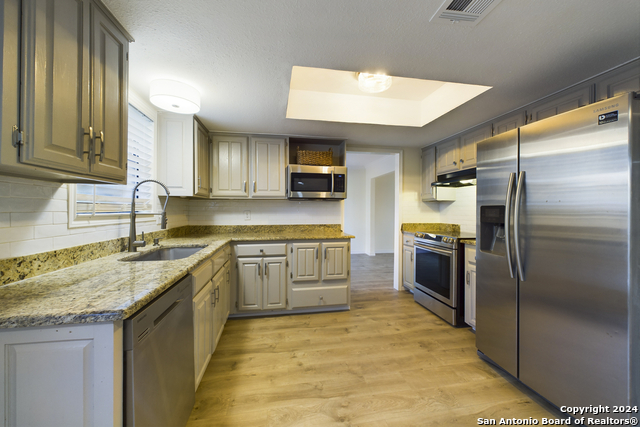 Image 2 of 41 For 8614 Brookhaven St