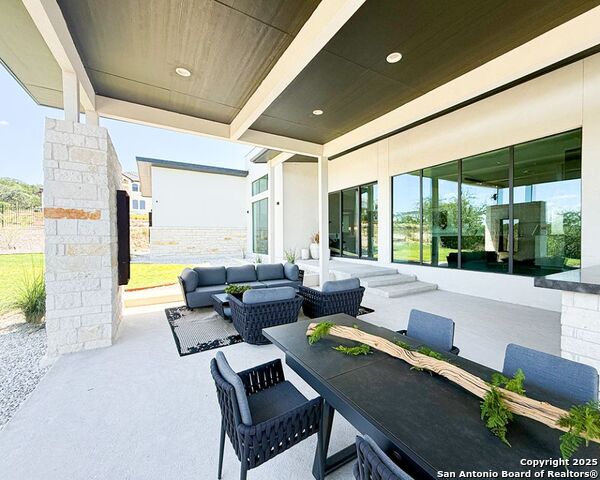 Listing photo id 9 for 24108 Tres Arroyos