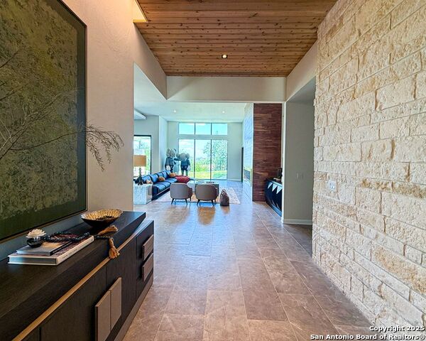Listing photo id 13 for 24108 Tres Arroyos