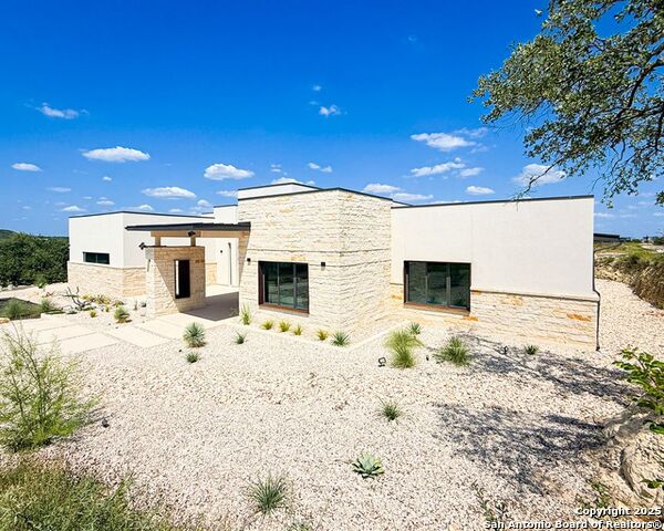 Listing photo id 1 for 24108 Tres Arroyos