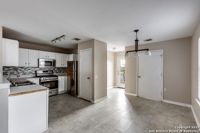 Listing photo id 8 for 11812 Lima  