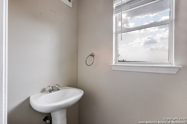 Listing photo id 11 for 11812 Lima  