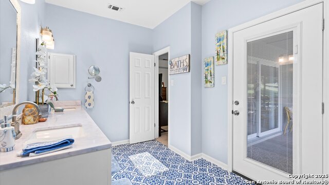 Image 20 of 57 For 3704 Scenic Dr.