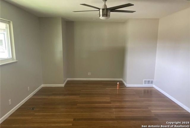 Image 11 of 23 For 200 Uecker