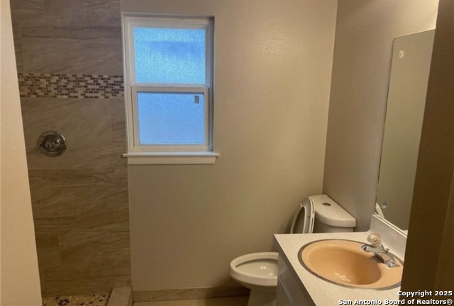 Image 8 of 23 For 200 Uecker