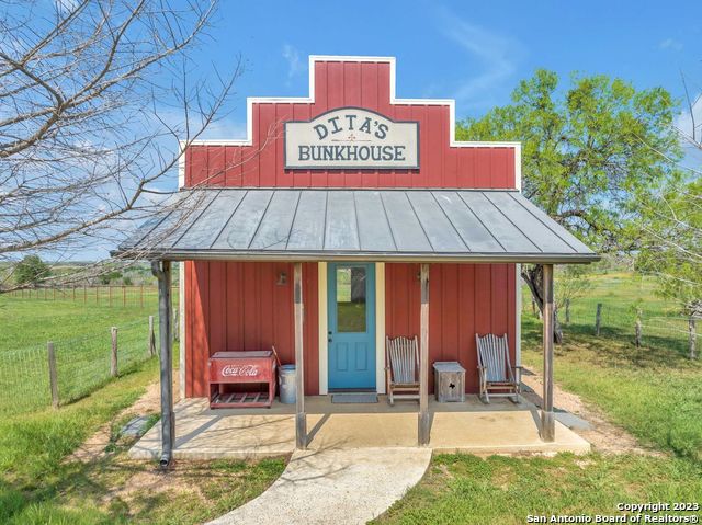 Image 11 of 42 For 16547 Gable Rd E