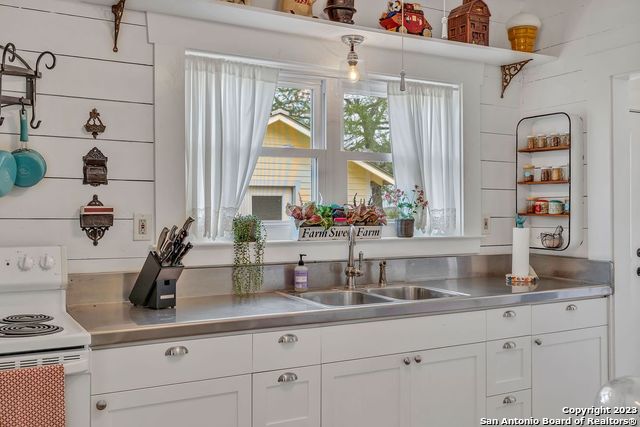 Image 23 of 42 For 16547 Gable Rd E