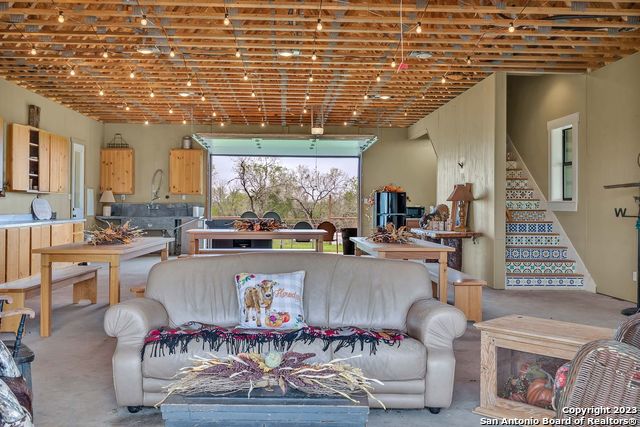 Image 32 of 42 For 16547 Gable Rd E