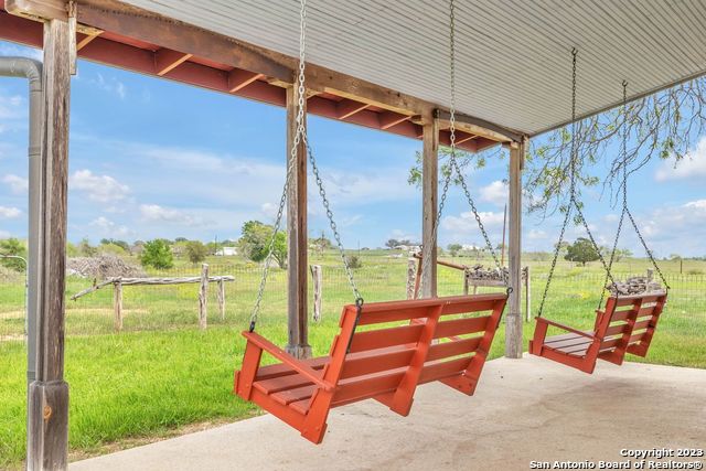 Image 4 of 42 For 16547 Gable Rd E