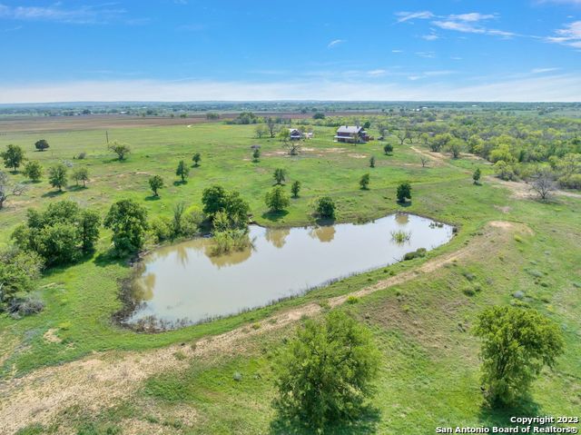 Image 6 of 42 For 16547 Gable Rd E