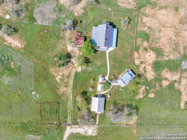 Image 8 of 42 For 16547 Gable Rd E