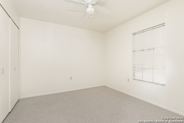 Listing photo id 8 for 16618 Spruce Tree