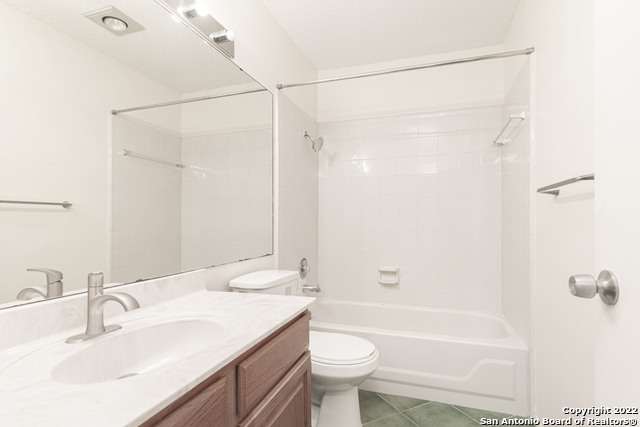 Listing photo id 9 for 16618 Spruce Tree