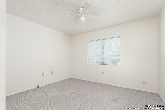 Listing photo id 10 for 16618 Spruce Tree