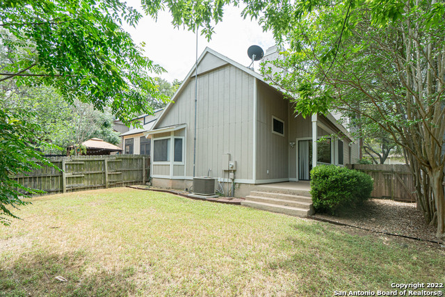 Listing photo id 11 for 16618 Spruce Tree