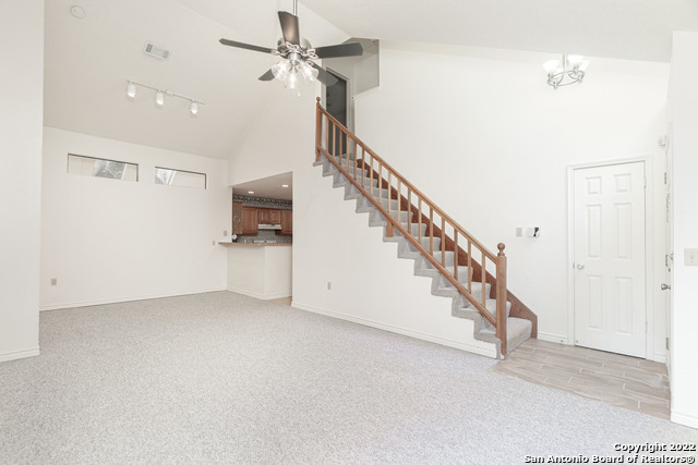 Listing photo id 2 for 16618 Spruce Tree