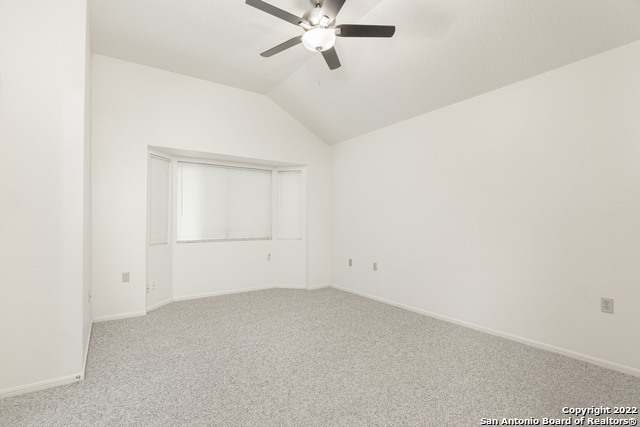 Listing photo id 5 for 16618 Spruce Tree