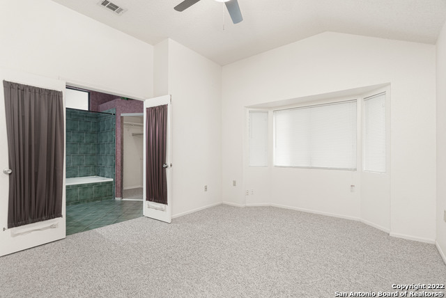 Listing photo id 6 for 16618 Spruce Tree