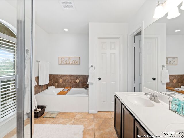 Image 18 of 24 For 24722 Crescent Run