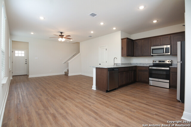 Image 4 of 16 For 13910 Enzo Gate  102