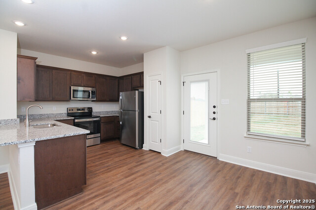 Image 6 of 16 For 13910 Enzo Gate  102