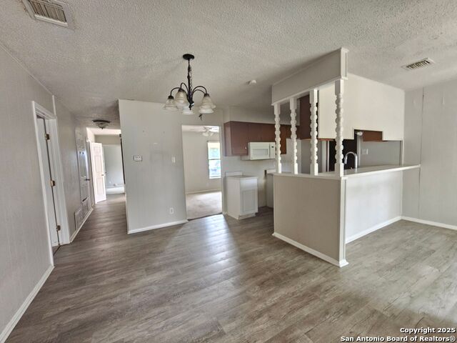 Image 3 of 14 For 7501 Leafy Hollow