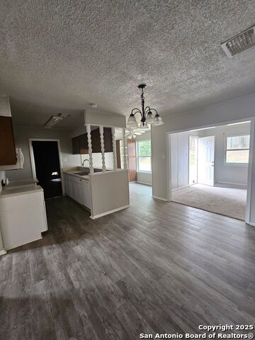 Image 5 of 14 For 7501 Leafy Hollow