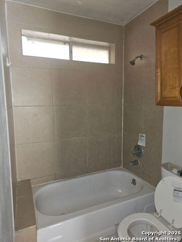 Image 8 of 14 For 7501 Leafy Hollow