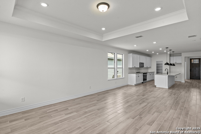 Image 18 of 27 For 4843 Conch Shell