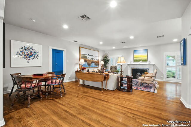 Listing photo id 10 for 620 Mandalay E