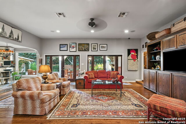 Listing photo id 11 for 620 Mandalay E