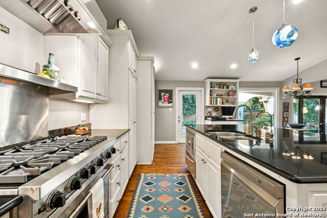 Listing photo id 19 for 620 Mandalay E
