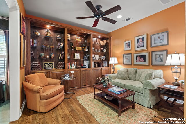 Listing photo id 22 for 620 Mandalay E