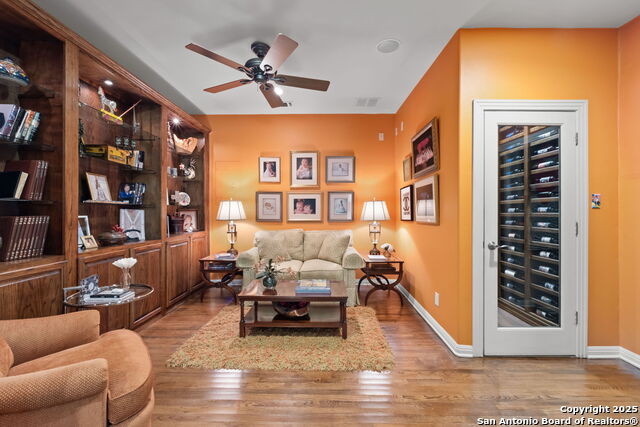 Listing photo id 24 for 620 Mandalay E
