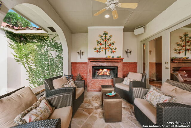 Listing photo id 37 for 620 Mandalay E