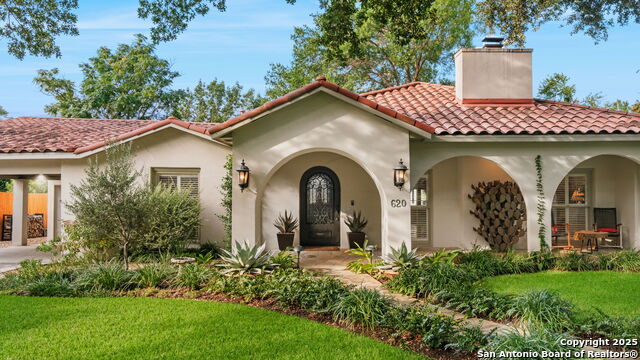 Listing photo id 2 for 620 Mandalay E