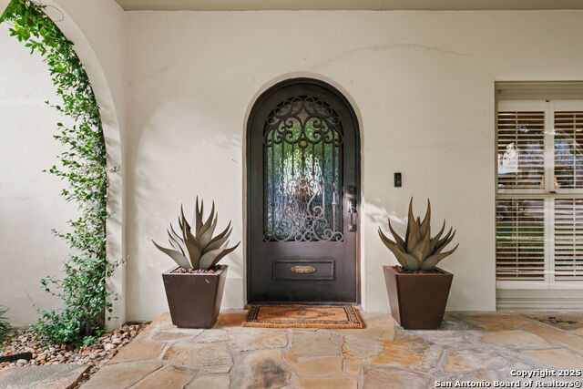 Listing photo id 3 for 620 Mandalay E