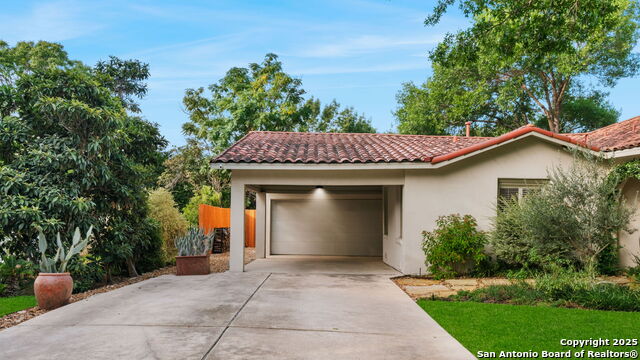 Listing photo id 48 for 620 Mandalay E