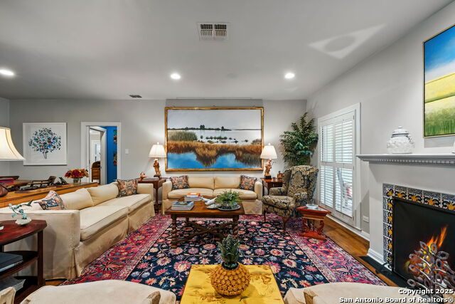 Listing photo id 6 for 620 Mandalay E