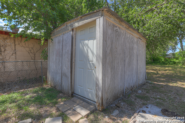 Image 30 of 34 For 966 Baker