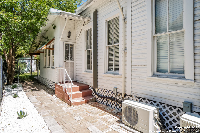 Image 10 of 11 For 823 Euclid W 3