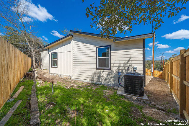 Image 15 of 33 For 474 Ridgehaven Street