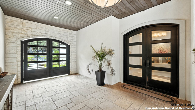 Listing photo id 2 for 8614 Wild Wind