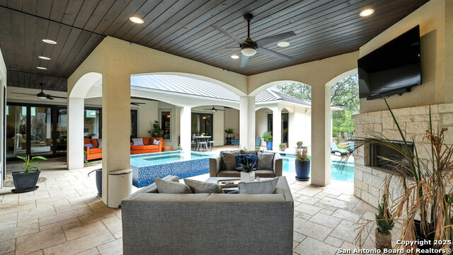 Listing photo id 38 for 8614 Wild Wind