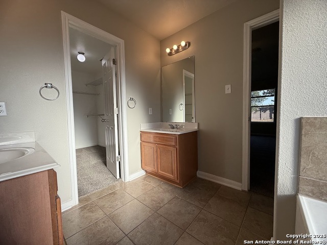 Listing photo id 12 for 570 Roadrunner
